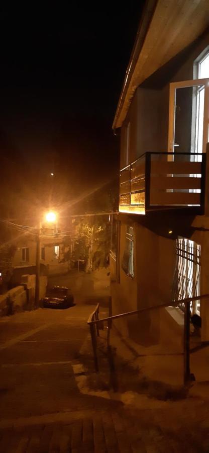 Nikas Apartment With Balcony In Old Tbilisi Zewnętrze zdjęcie